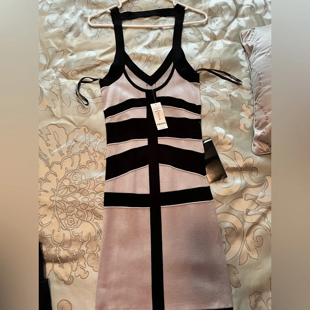 Glamazon 70S black and light grey fitted dress, size medium, brand new - Picture 2 of 5